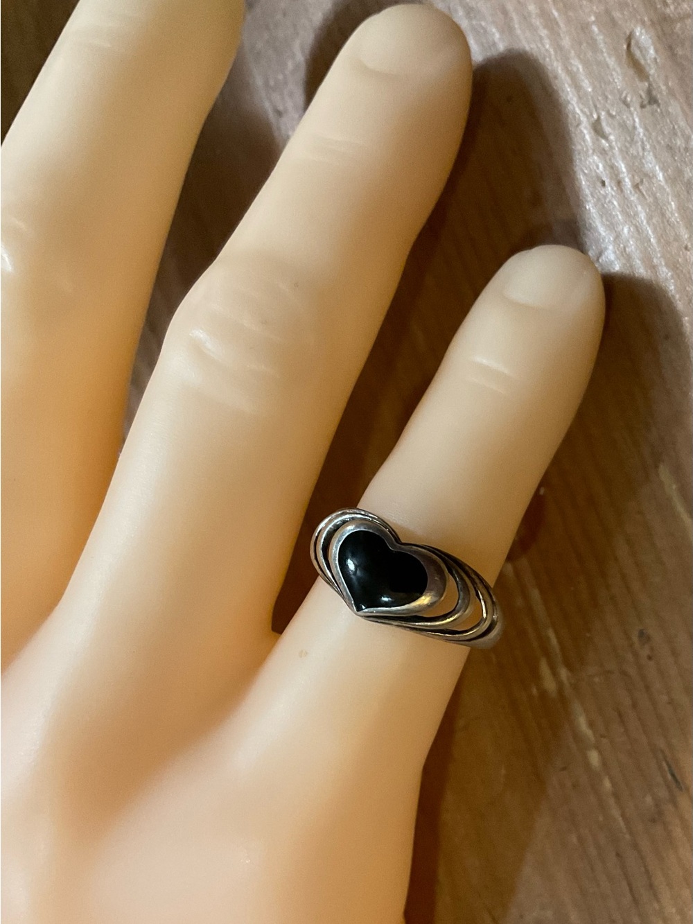 Kabana: sterling heart inlay dome ring with onyx/ jet heart center stone size 8